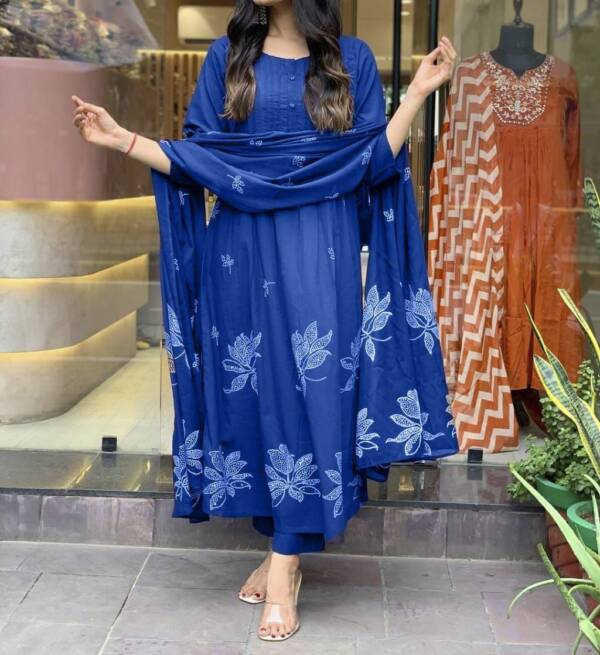 Cotton discharge print kurti with pant and mulmul printed dupatta - Image 2