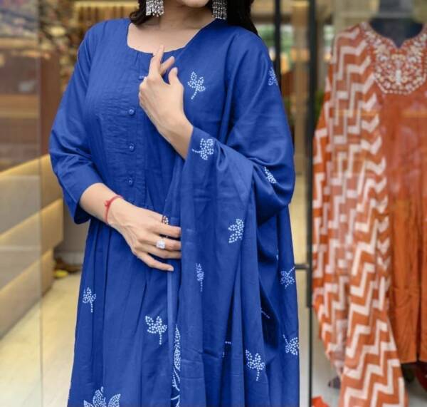Cotton discharge print kurti with pant and mulmul printed dupatta - Image 4