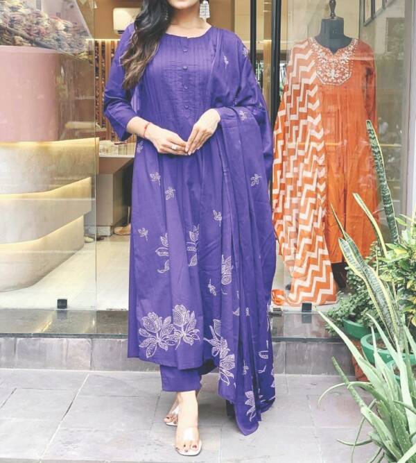 Cotton discharge print kurti with pant and mulmul printed dupatta - Image 10