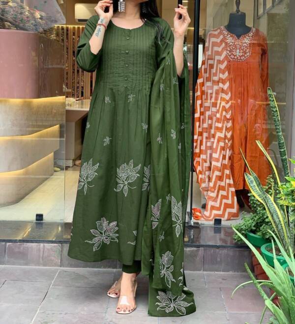 Cotton discharge print kurti with pant and mulmul printed dupatta - Image 16