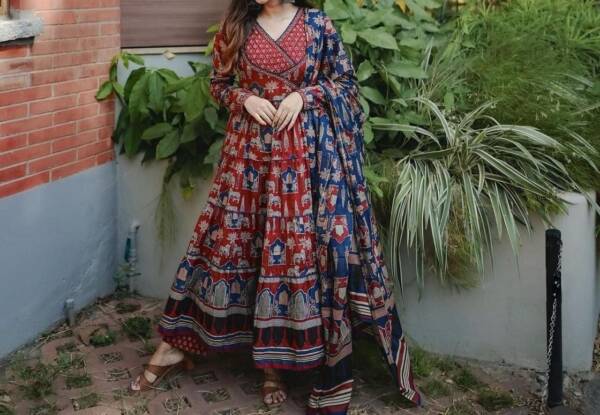 Anarkali kurta set with angrakha style - Image 5