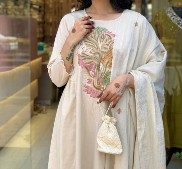 Beautiful cotton fabric kurti pant with dupatta - Image 3