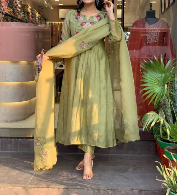 Three pice set with organza dupatta - Image 4
