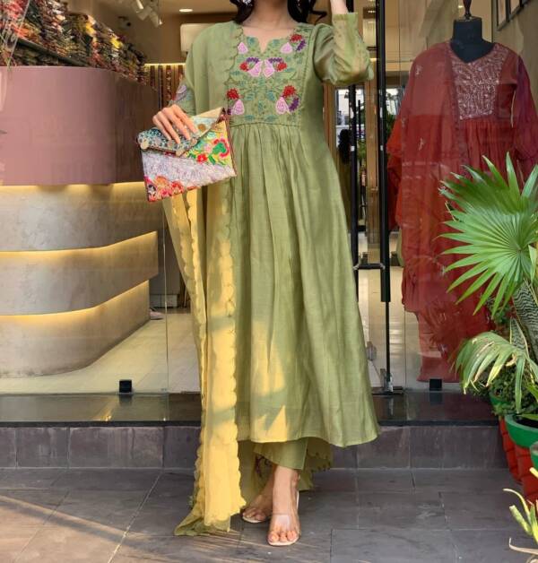 Three pice set with organza dupatta - Image 7