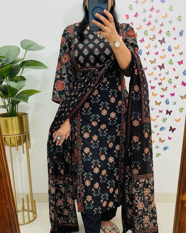 Cotton fabric Kurti with Sequence work - Image 3