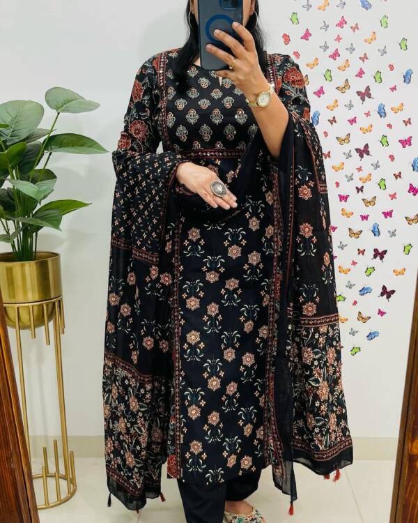 Cotton fabric Kurti with Sequence work - Image 7